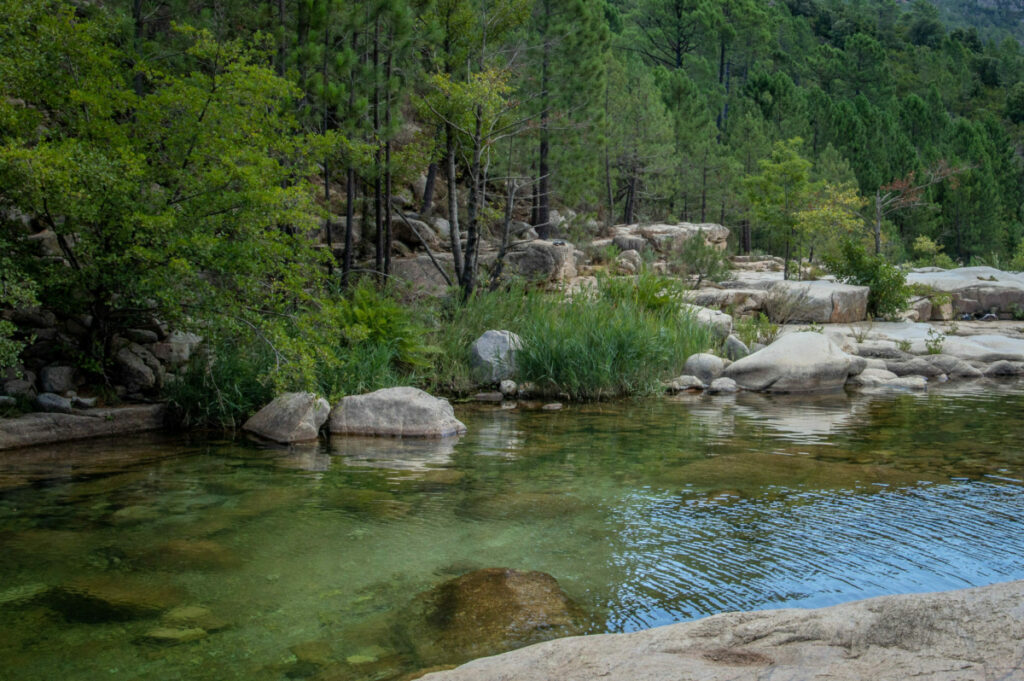 Piscines naturelles sur les routes de Corse