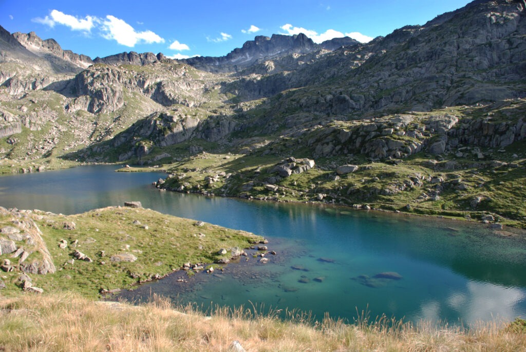 Lac dans les Pyrénées