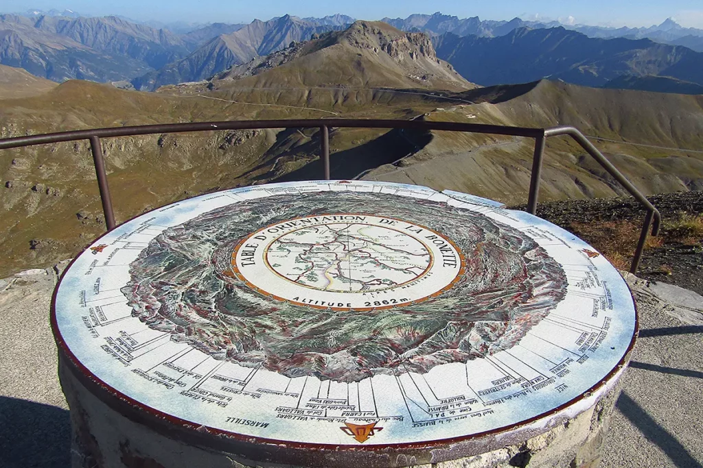 La point le plus haut de la Route des Grandes Alpes, La Bonette