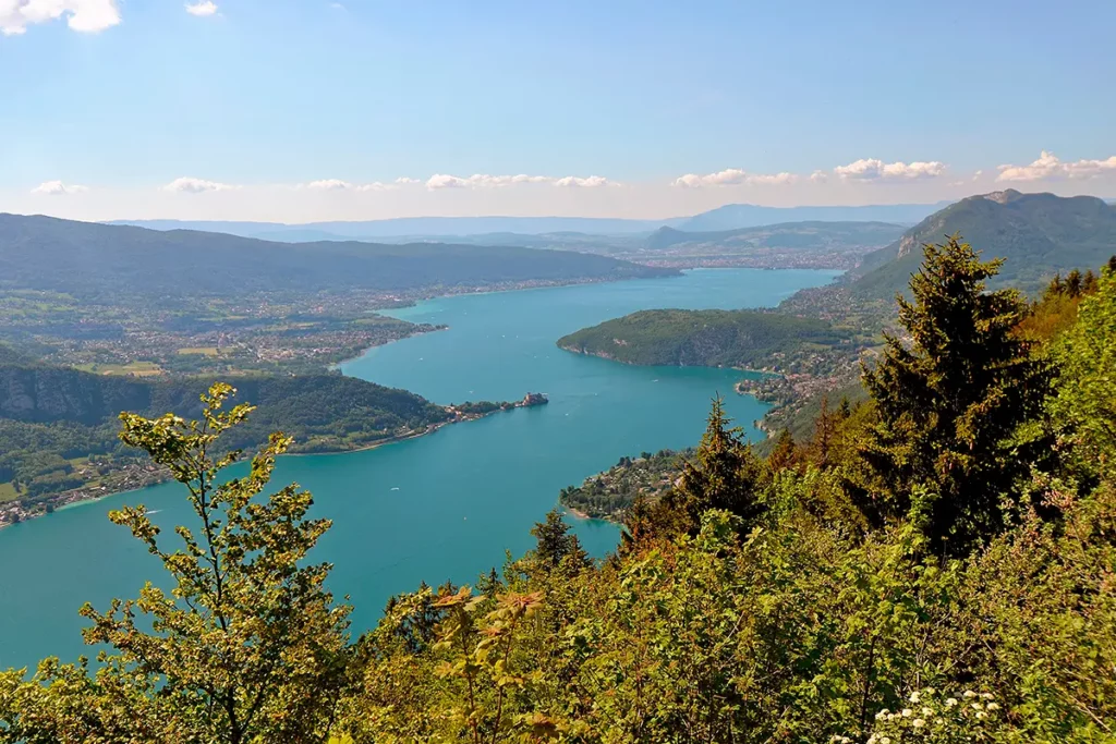 Annecy, départ du voyage à moto dans les Alpes