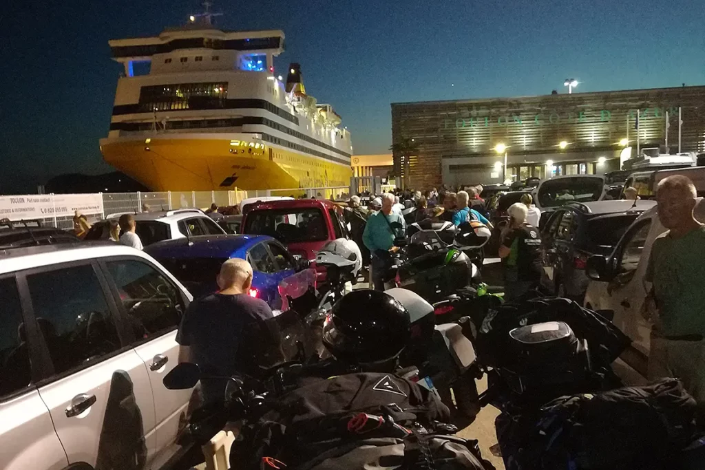 Embarquement à Toulon pour la Corse